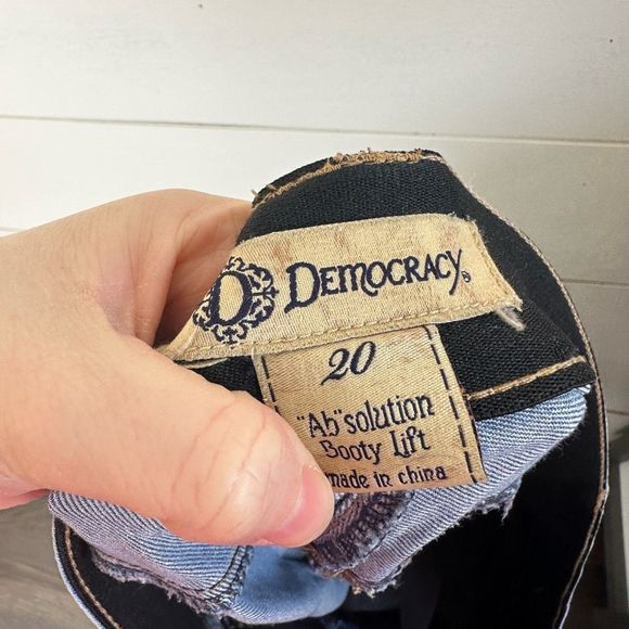 Democracy Women’s Plus Size 20 Blue Denim Ab Technology Booty Lift Jeans - Picture 4 of 5